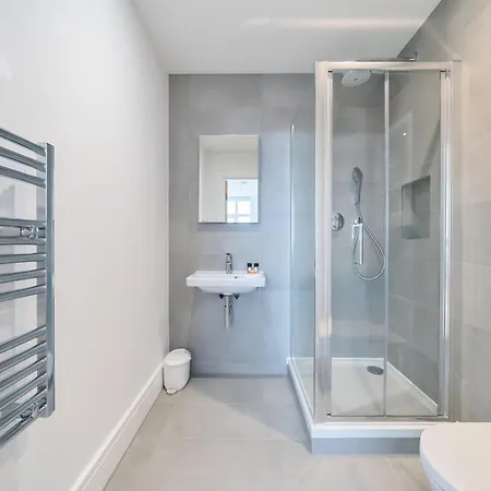 Roomspace Serviced Apartments- Syward Place Chertsey Exterior photo