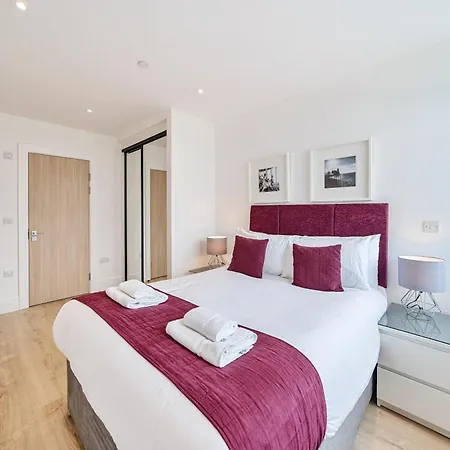 Roomspace Serviced Apartments- Syward Place Chertsey Exterior photo